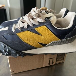 Sneakers worn 2 times excellent condition!